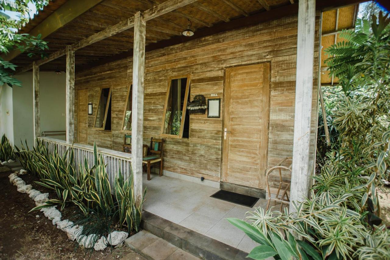Acala Hostel & Reef Bar Toyapakeh Экстерьер фото