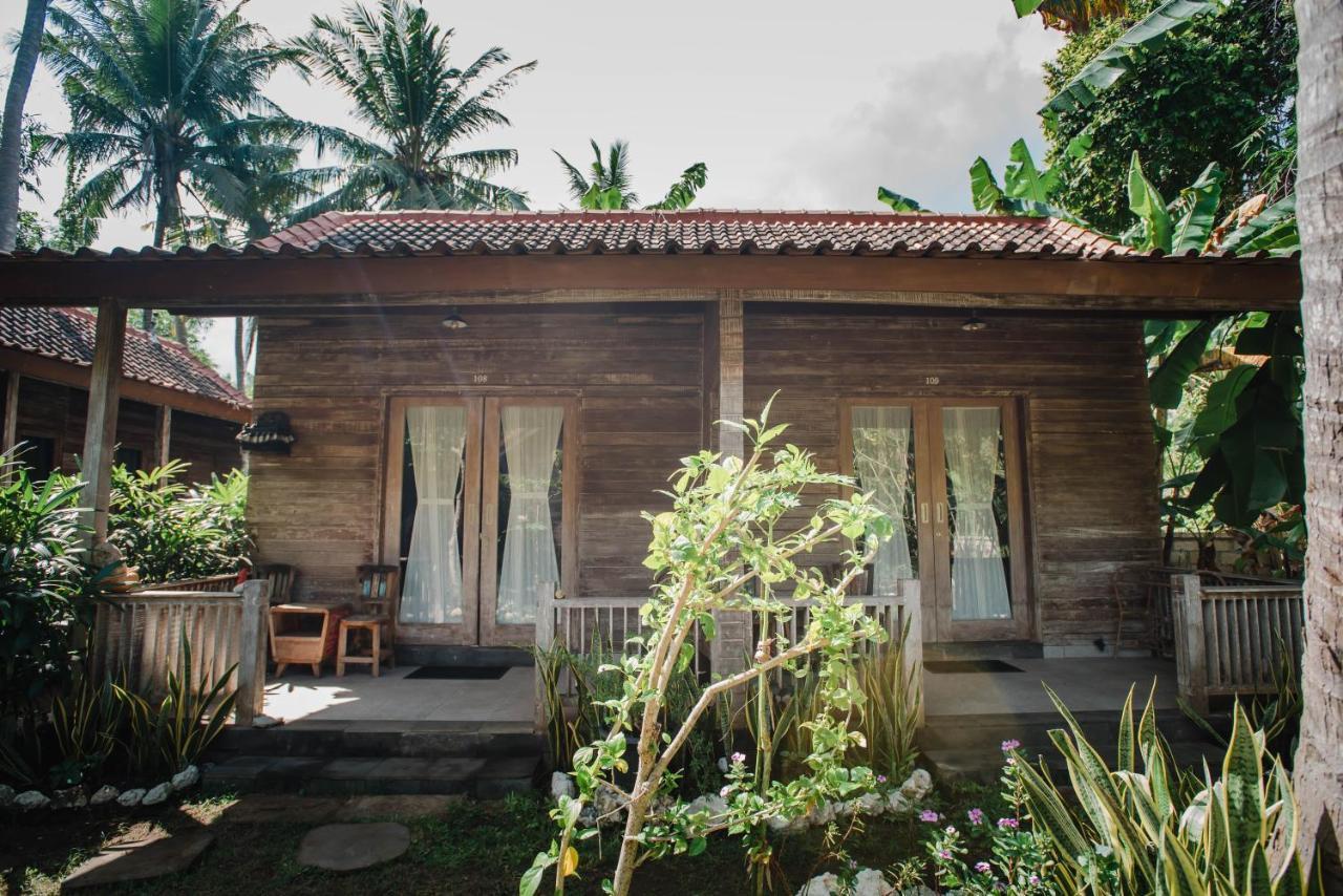 Acala Hostel & Reef Bar Toyapakeh Экстерьер фото
