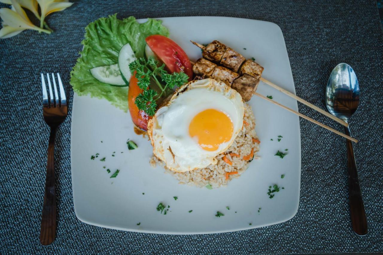 Acala Hostel & Reef Bar Toyapakeh Экстерьер фото