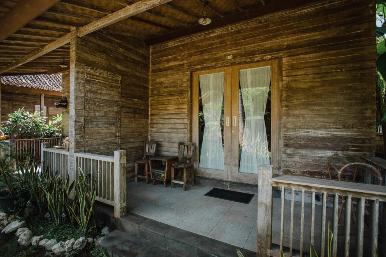 Acala Hostel & Reef Bar Toyapakeh Экстерьер фото