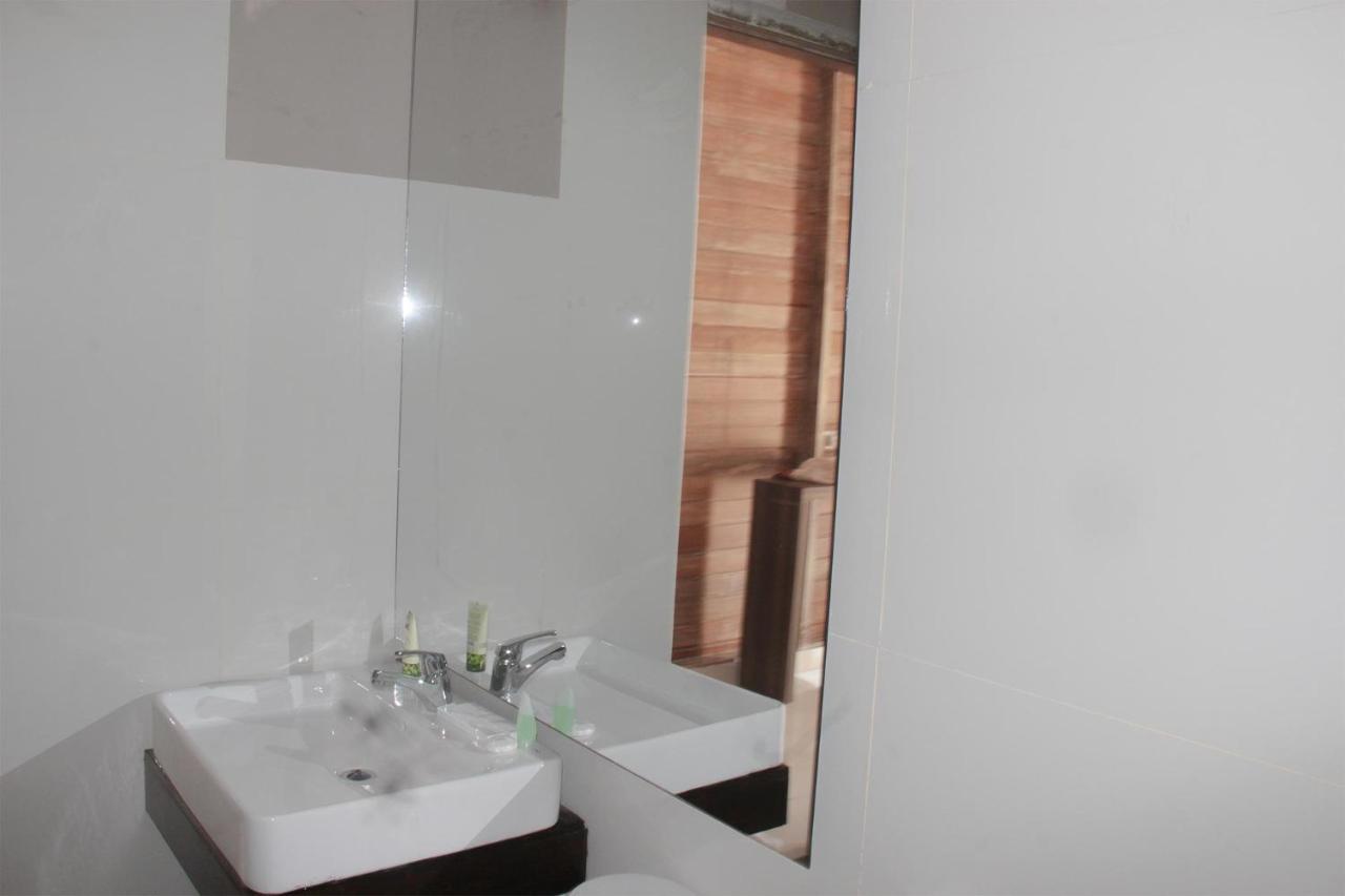 Acala Hostel & Reef Bar Toyapakeh Экстерьер фото