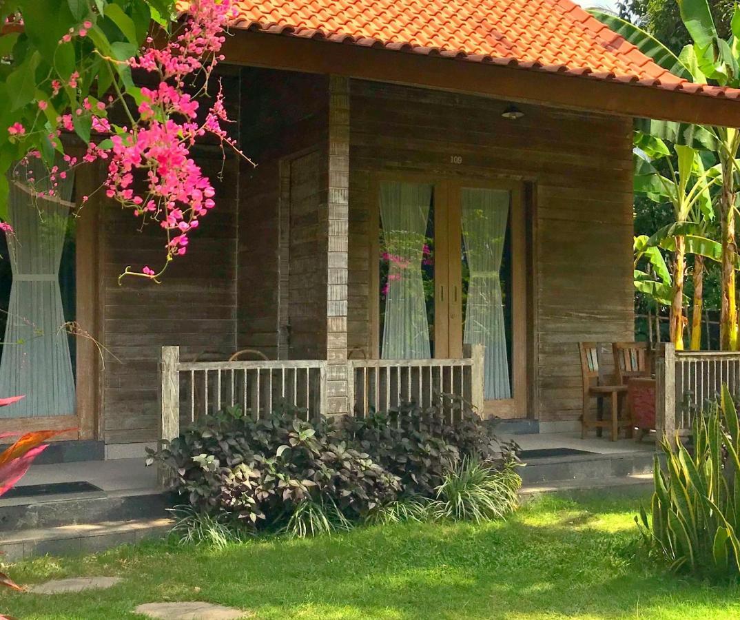 Acala Hostel & Reef Bar Toyapakeh Экстерьер фото